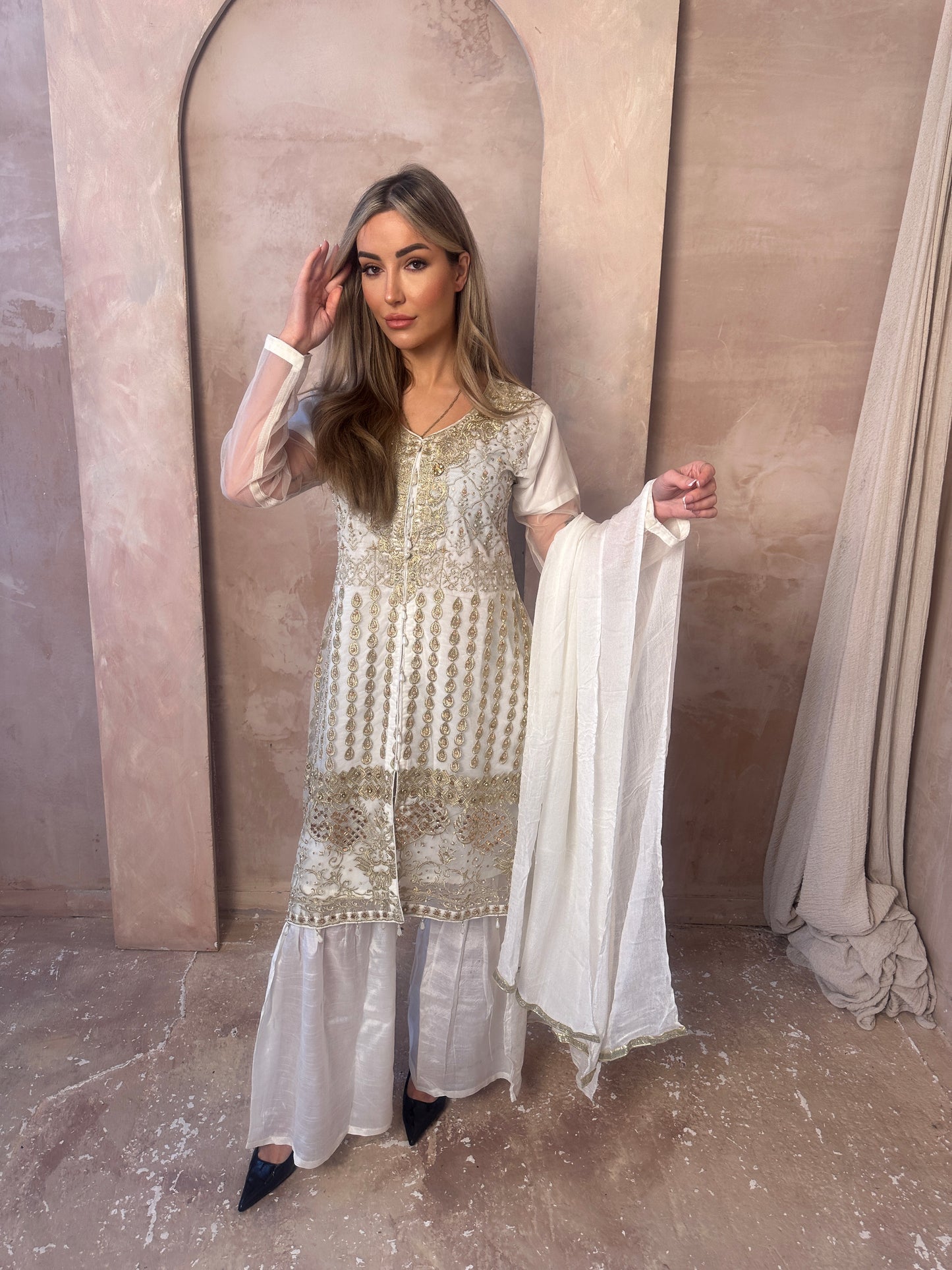 HANA ivory and gold style