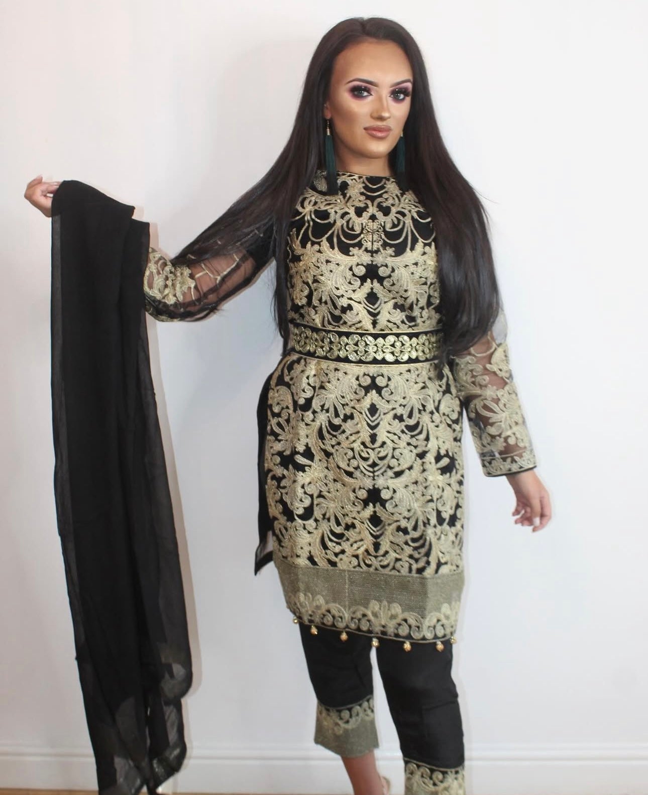RAIYA black and gold style