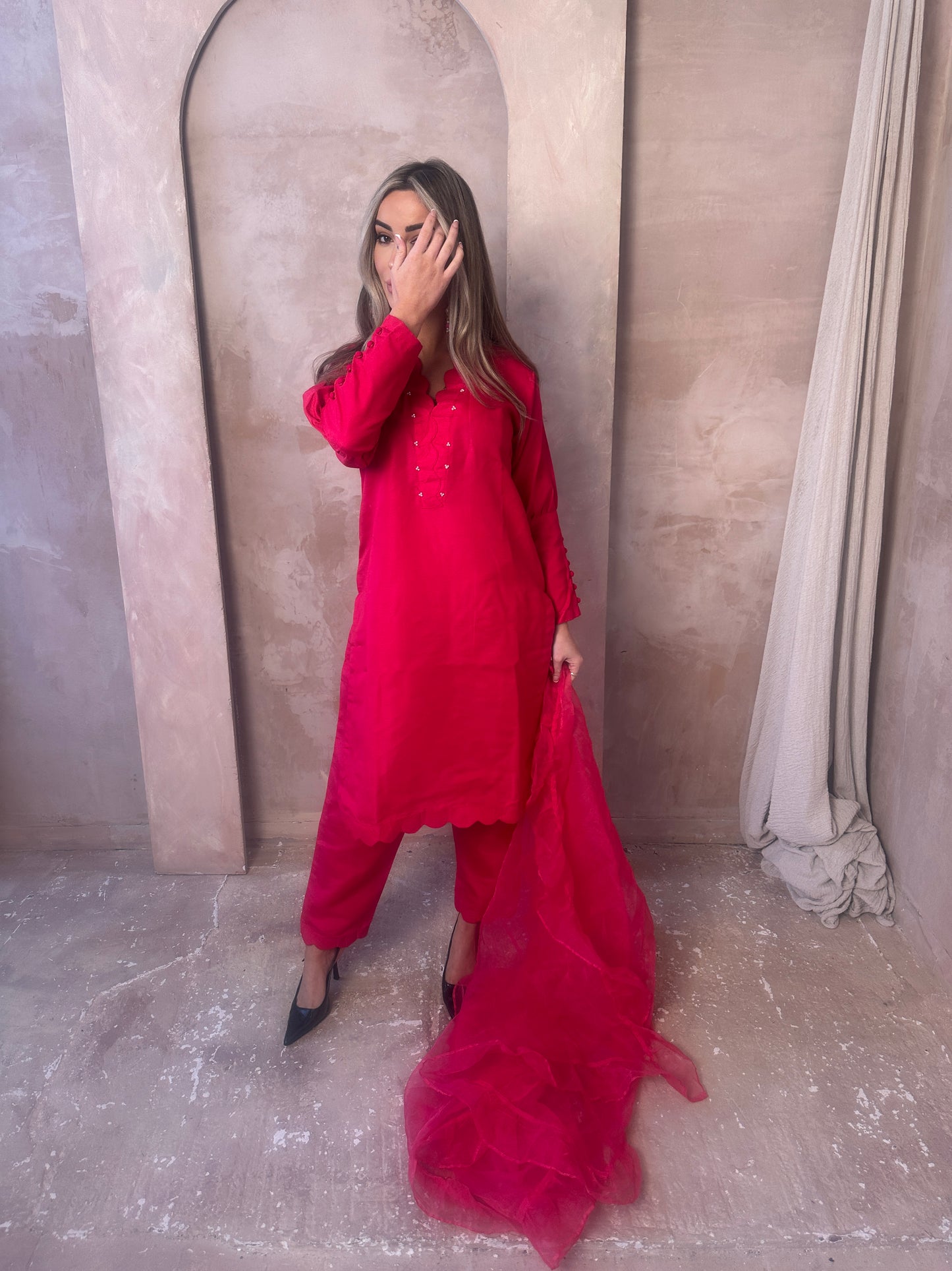 LEALA hot pink style