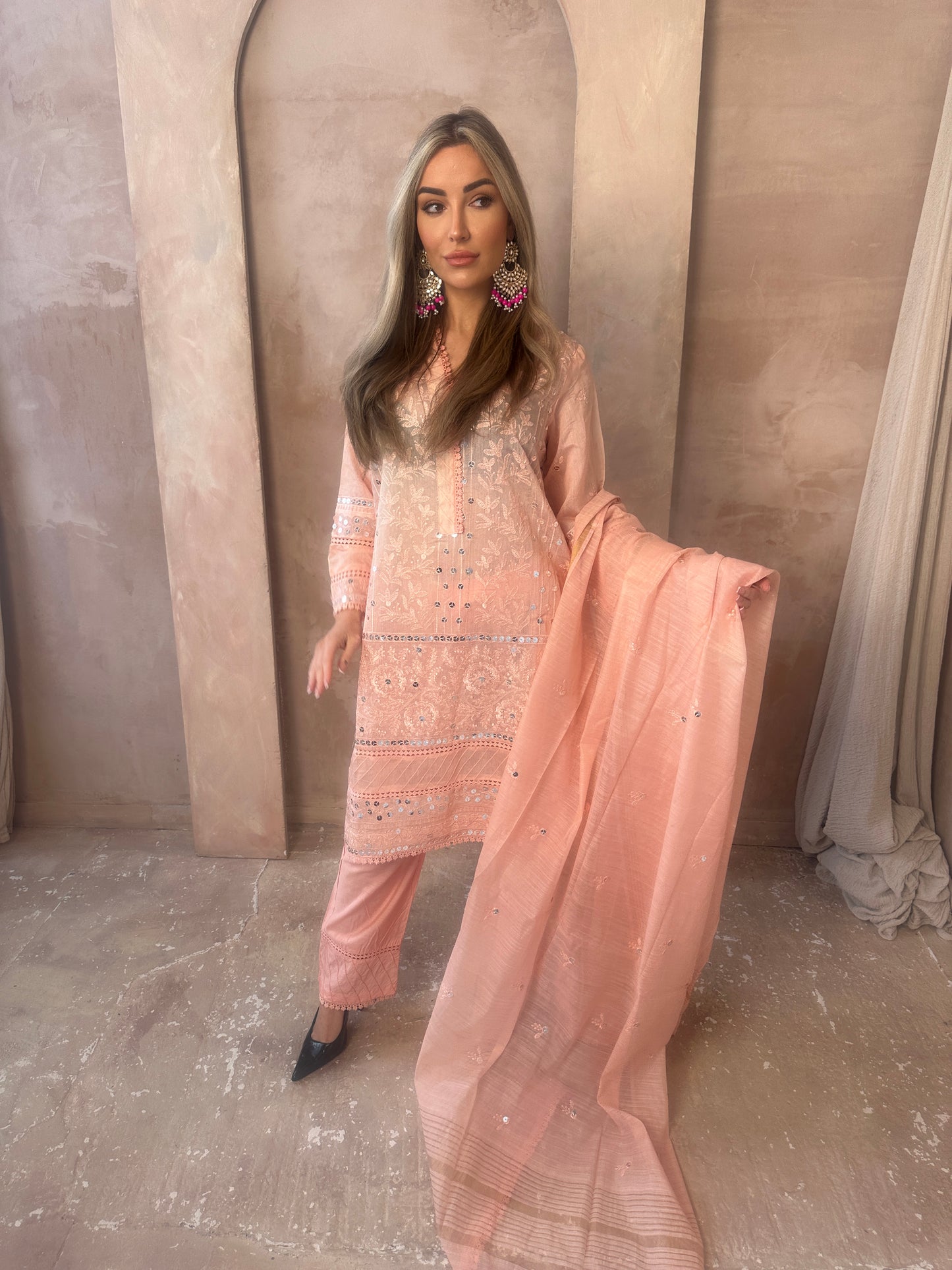 NYRA peach pink style