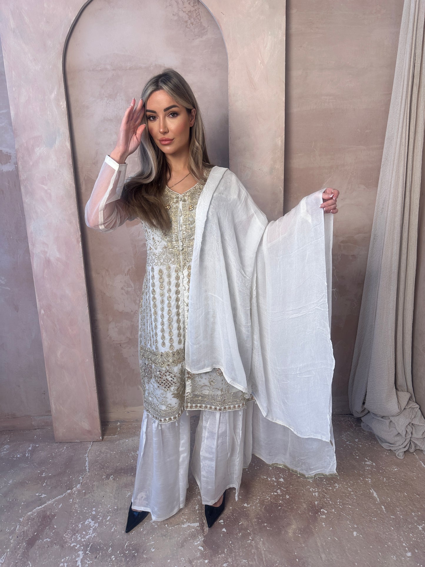 HANA ivory and gold style