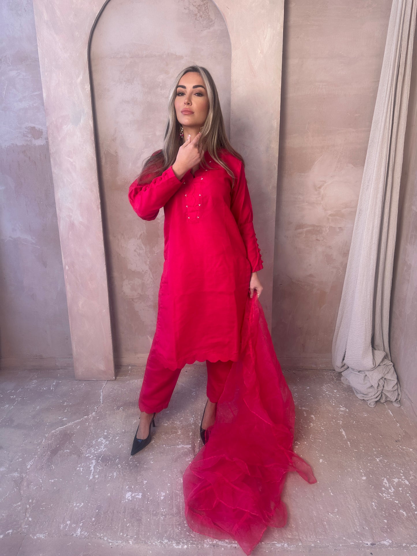 LEALA hot pink style