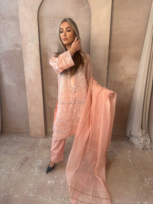 NYRA peach pink style