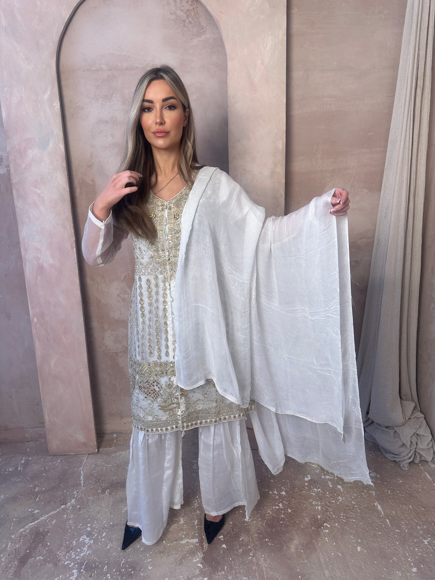 HANA ivory and gold style