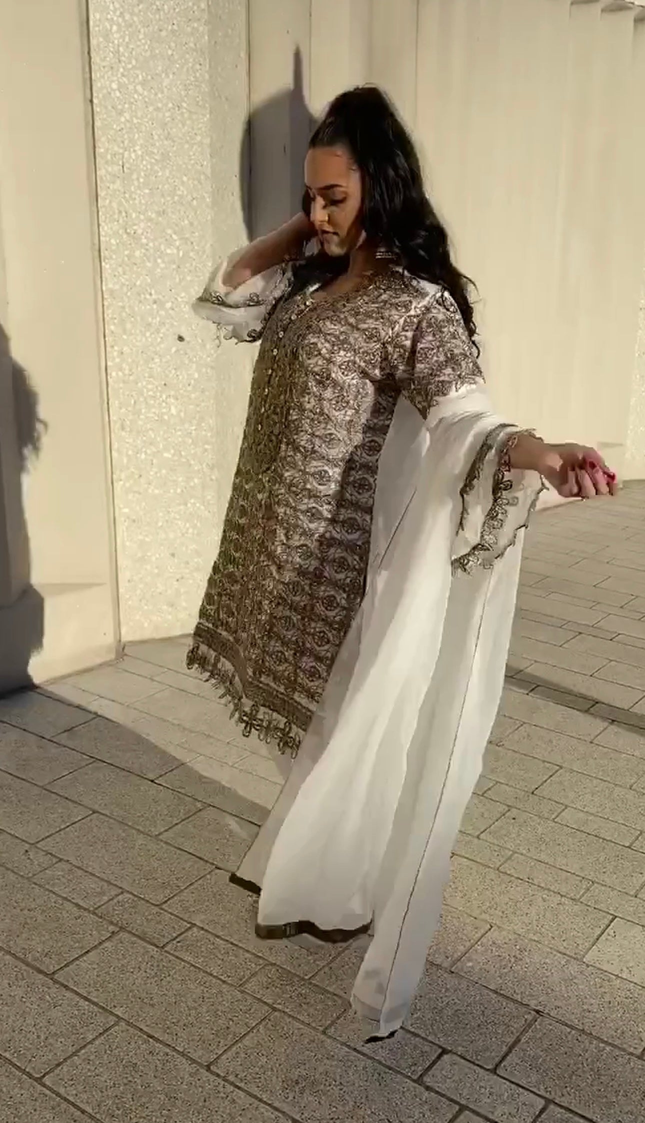 JAMILA white and gold style