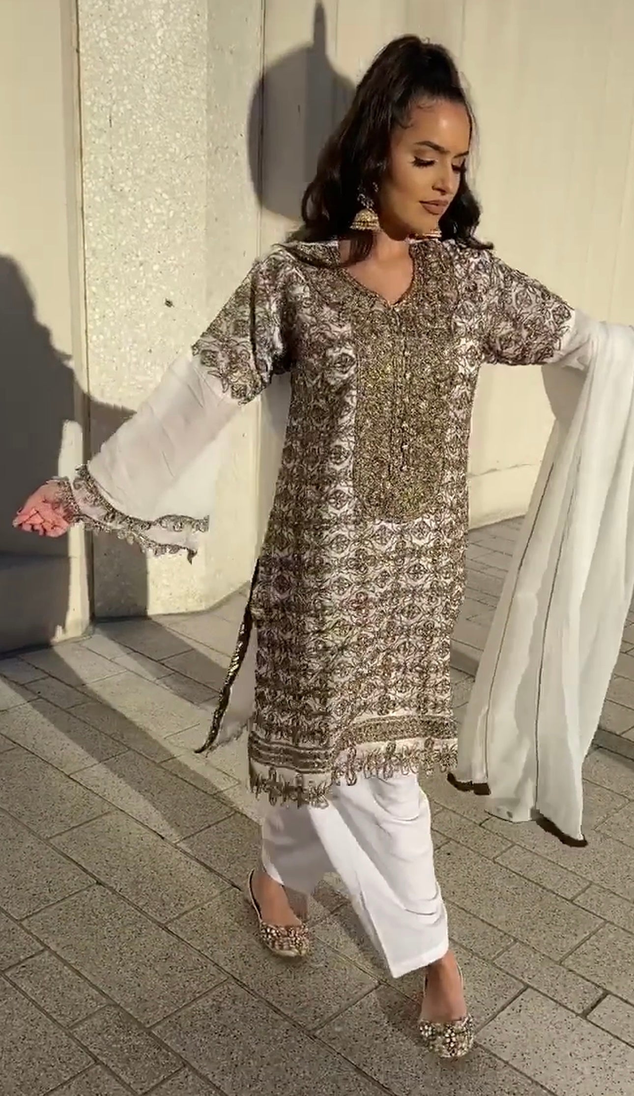 JAMILA white and gold style