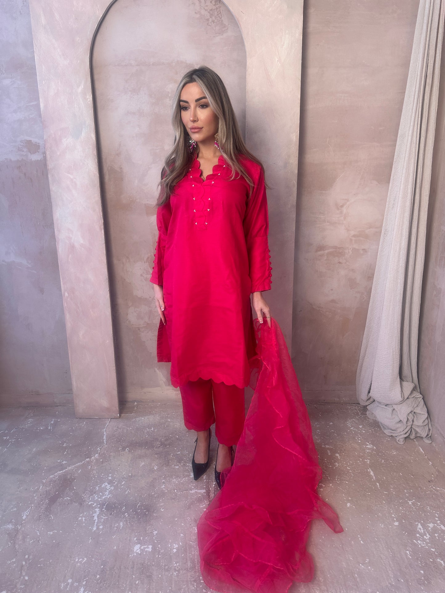 LEALA hot pink style