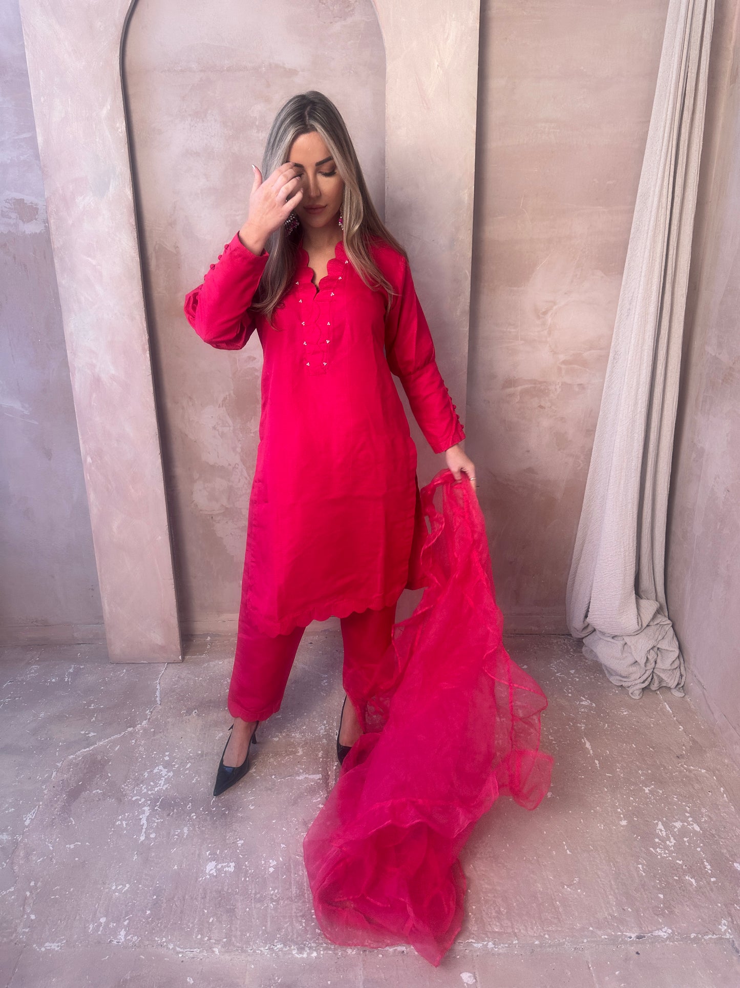 LEALA hot pink style