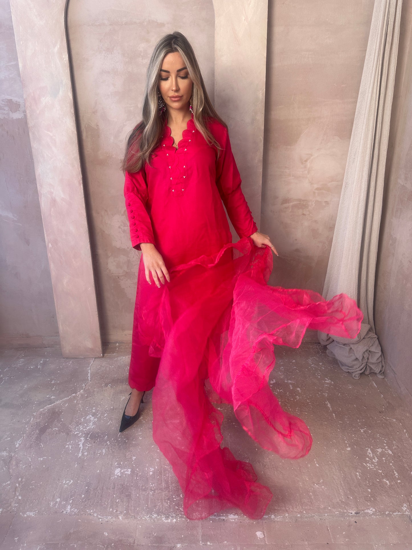 LEALA hot pink style