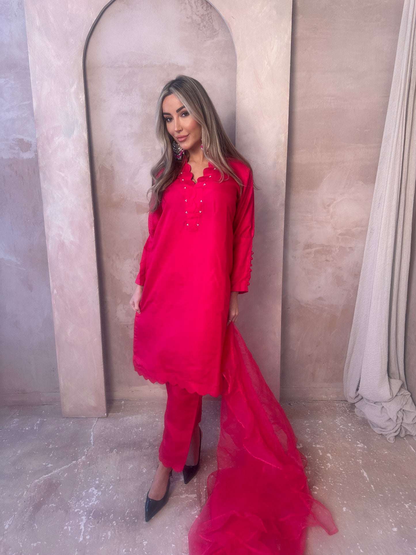 LEALA hot pink style