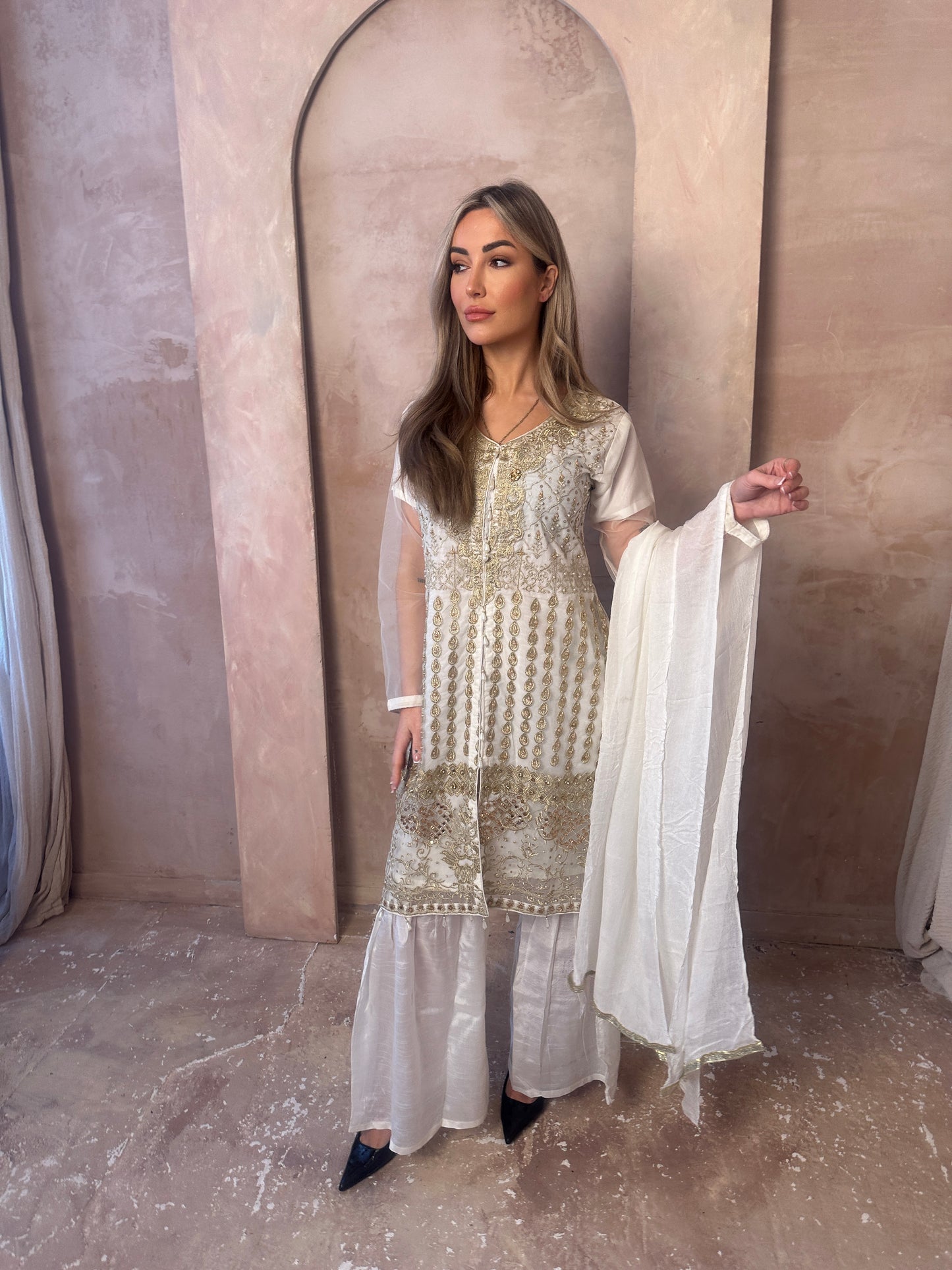 HANA ivory and gold style
