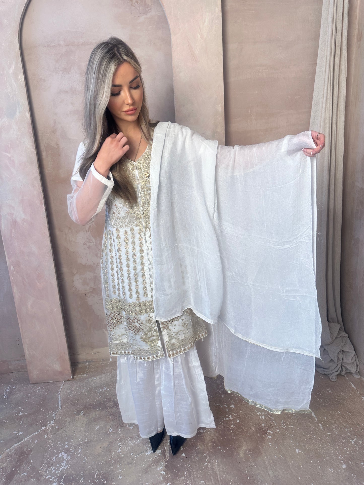 HANA ivory and gold style