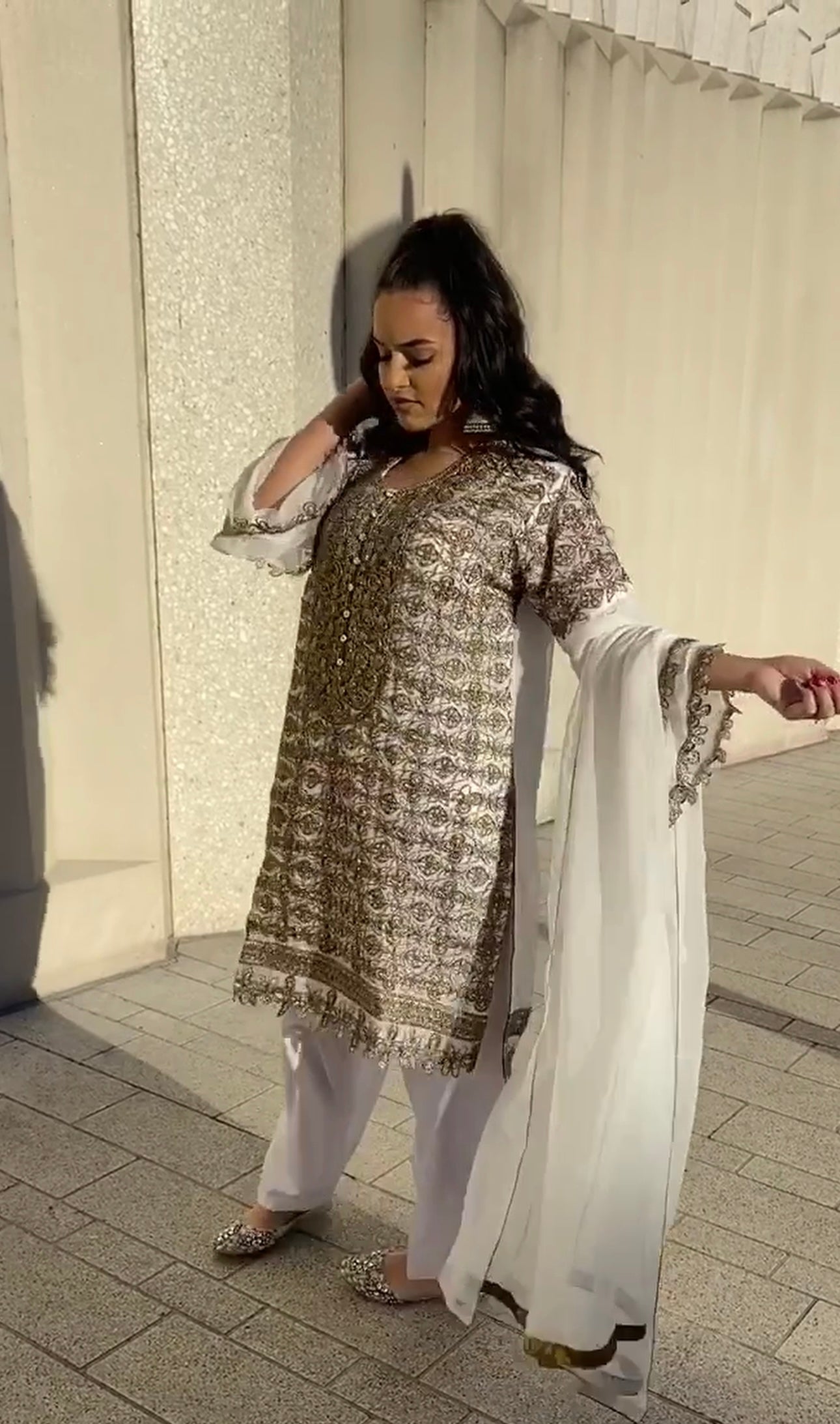 JAMILA white and gold style