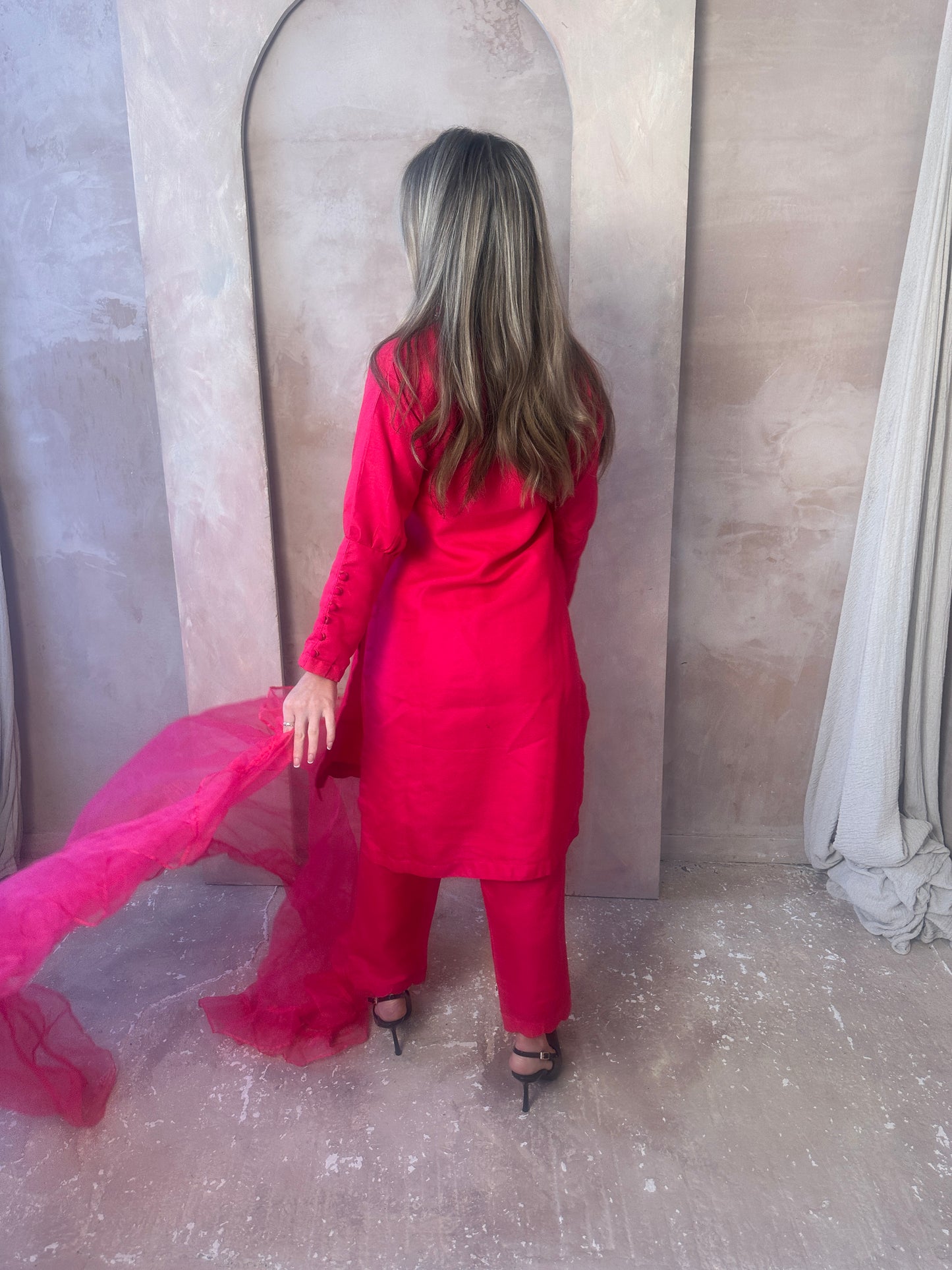 LEALA hot pink style