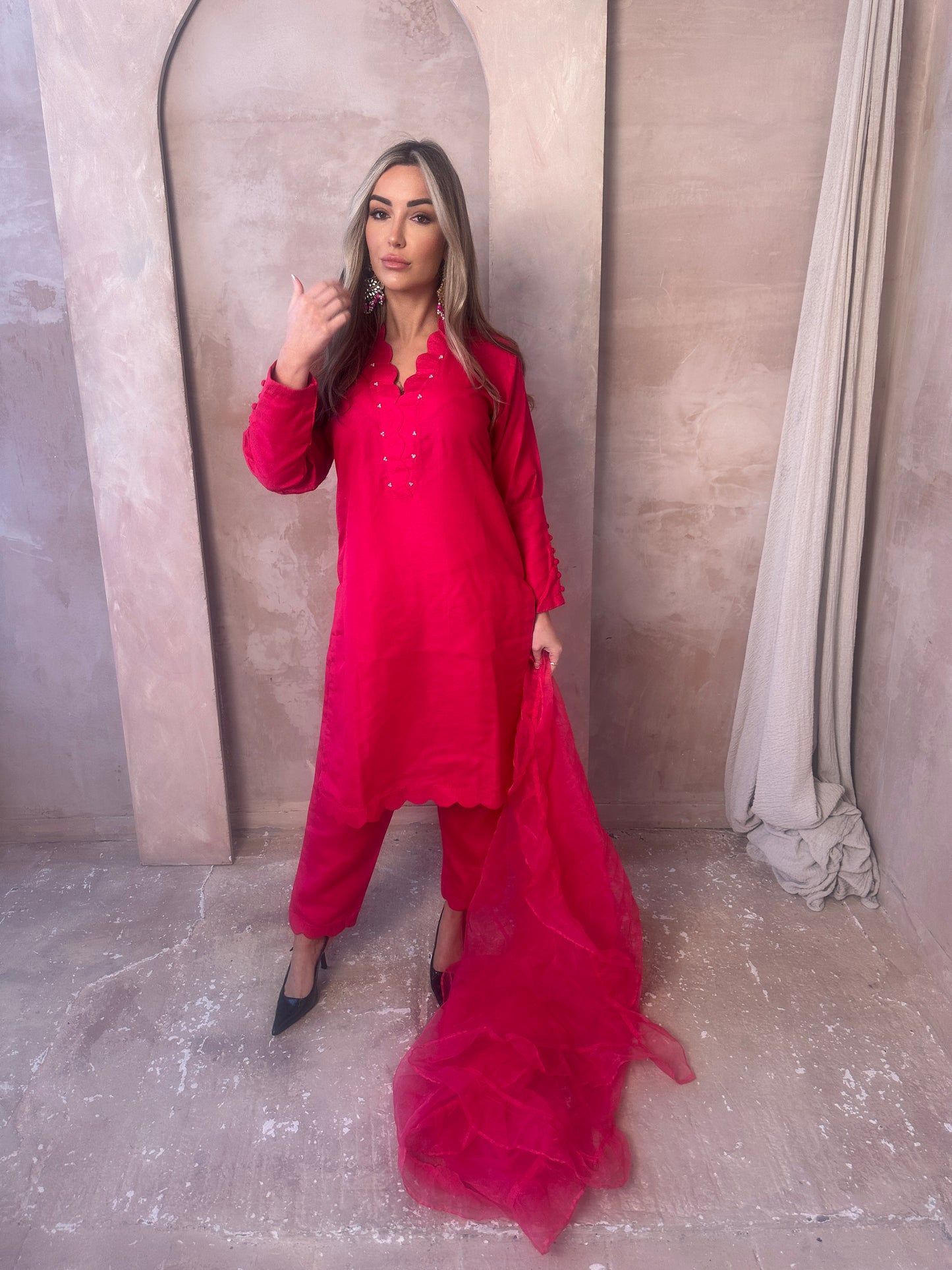 LEALA hot pink style