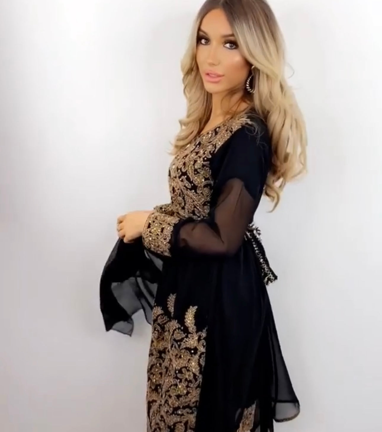 ELEYA black and gold style